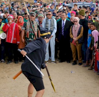 Nurdin Abdullah Disambut Suka Cita Masyarakat Seko