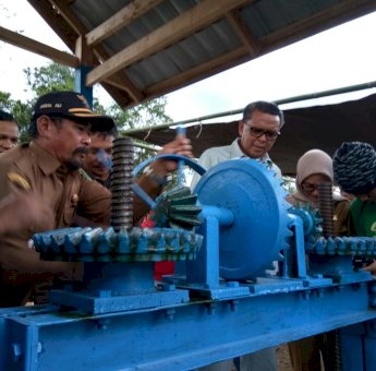Sejak 74 Tahun Merdeka, Akhirnya Kecamatan Rongkong Lutra Nikmati Aliran Listrik
