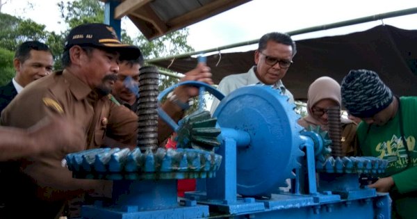 Sejak 74 Tahun Merdeka, Akhirnya Kecamatan Rongkong Lutra Nikmati Aliran Listrik