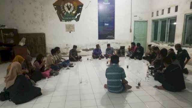 Organisasi Mahasiswa Saliwu Makassar menggelar Pengajian dan Duskusi di Asrama Sulawesi Tenggara, Jl. Andi Jemma Kota Makassar, Kamis (02/01/2019).