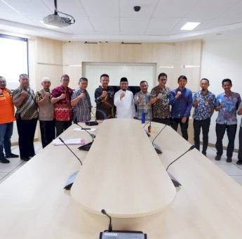 Kunjungi Kantor BPBD Sulsel, Andi Sudirman Minta Agar Ada Kontak Darurat