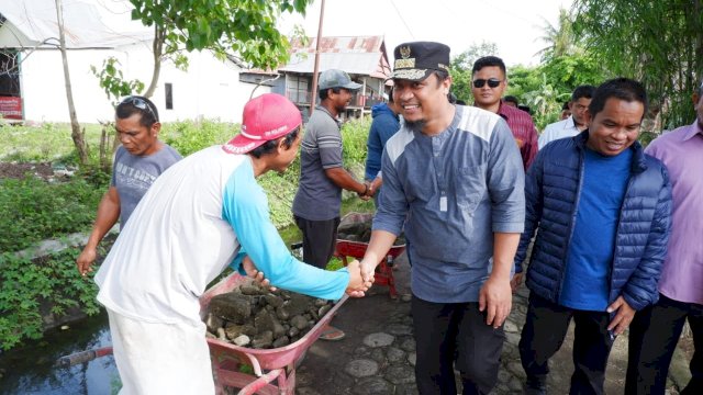 Andi Sudirman Tinjau Irigasi Topa Jeneponto, Warga Keluhkan Masalah Listrik