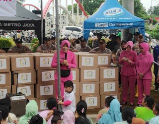 Kunjungi Korban Banjir di Kalideres Jakarta Barat, Ketum Bhayangkari Pusat Berikan Bantuan