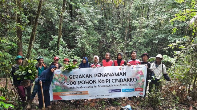 Pertamina Wilayah Sulawesi Beri Bantuan 20 Ribu Bibit Pohon Kopi Ke Warga Maros