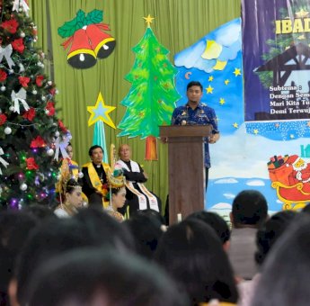 Hadiri Perayaan Natal Oikumene, Adnan Purichta: Apapun Agamanya Tetap Junjung Persatuan