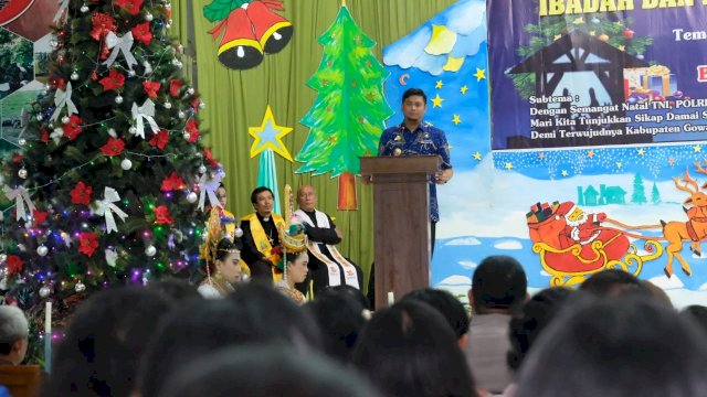 Hadiri Perayaan Natal Oikumene, Adnan Purichta: Apapun Agamanya Tetap Junjung Persatuan