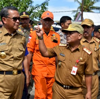 Nurdin Abdullah Kunjungi Lokasi Banjir di Kampung Halamannya Attang Salo Soppeng