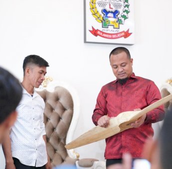 Terima Haerul Pembuat Pesawat Asal Pinrang, Andi Sudirman: Kami Akan Support