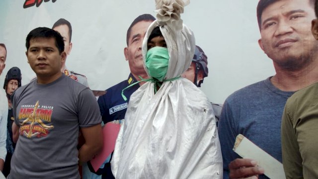 Resahkan Warga, Pocong di Gowa Ditangkap Polisi