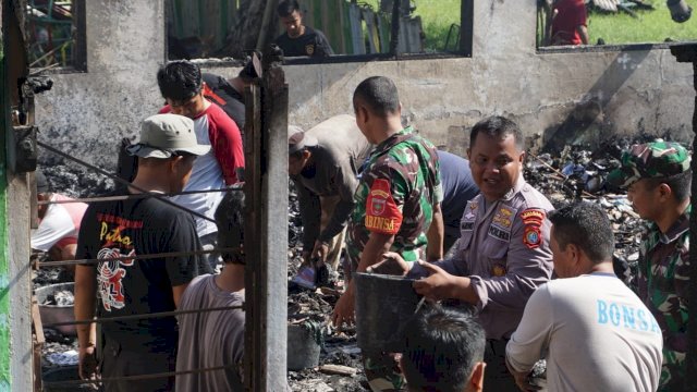 Pondok Pesantren Lampoko Kebakaran, Kapolres Polman Turun Langsung Membantu