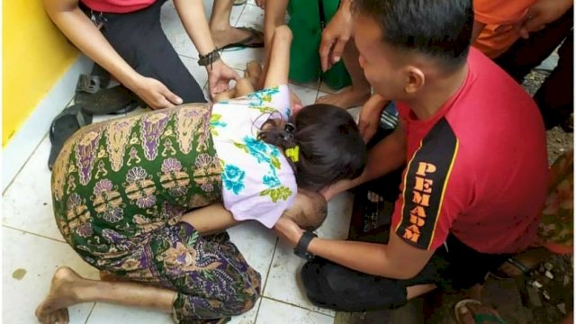 Terpeleset Masuk Ke Selokan, Balita di Tamarunang Gowa Tewas Tenggelam