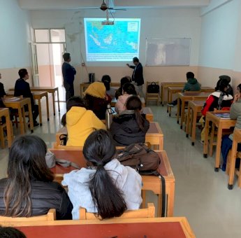 Drg. Ruslin Perkenalkan FKG Unhas di Khatmandu University School of Medical Sciences Nepal