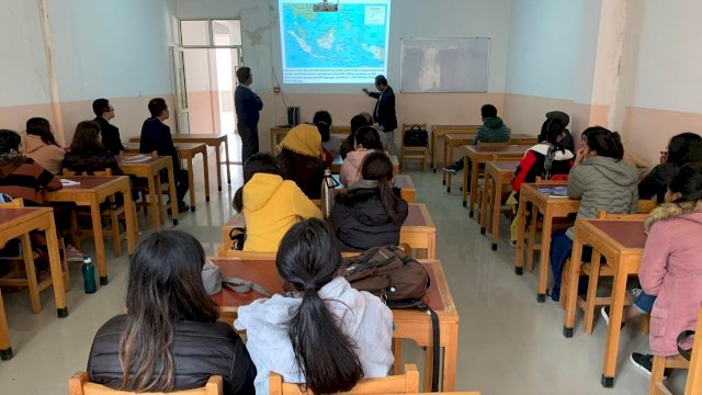 Drg. Ruslin Perkenalkan FKG Unhas di Khatmandu University School of Medical Sciences Nepal