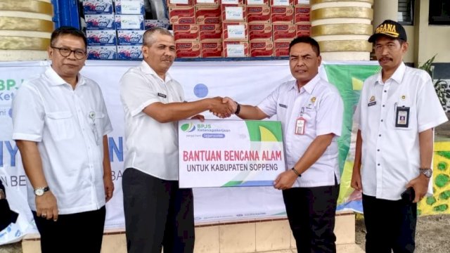 BPJamsostek Makassar Salurkan Bantuan Untuk Warga Terdampak Bencana Alam di Soppeng