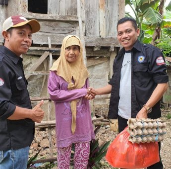 Jumat Berkah, KNC Buteng Berbagi Dengan Kaum Dhuafa di Masteng