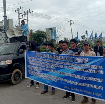 APD Kendari Sambut Peserta Kongres PAN dengan Aksi Demonstasi