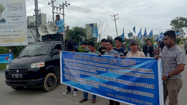 APD Kendari Sambut Peserta Kongres PAN dengan Aksi Demonstasi