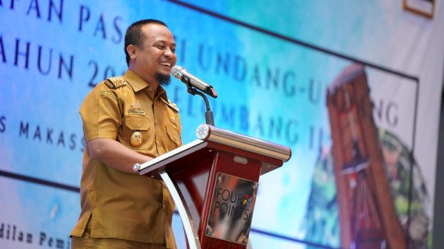 Wakil Gubernur Sulsel Andi Sudirman Sulaiman, memberikan sambutan pada acara Workshop Bawaslu RI Se-Indonesia Timur, Selasa (04/02/2020).