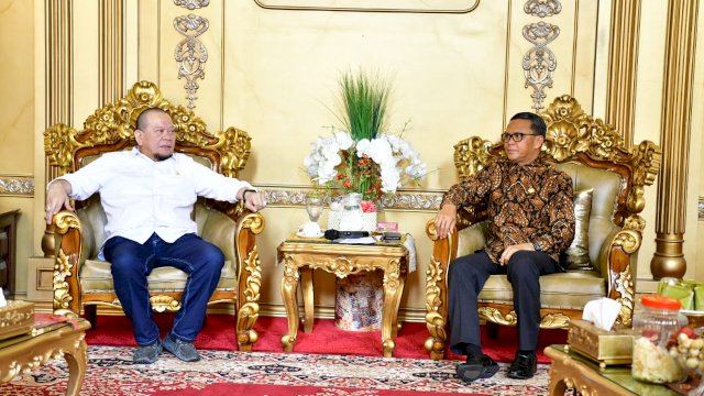 Gubernur Sulsel Prof. Nurdin Abdullah, berbincang dengan Ketua DPD RI La Nyalla Mattalitti, di Rumah Jabatan Gubernur Sulsel, Selasa (11/02/2020).