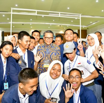 Nurdin Abdullah: SMAN 5 Makassar Tidak Boleh Mundur