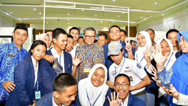 Nurdin Abdullah: SMAN 5 Makassar Tidak Boleh Mundur