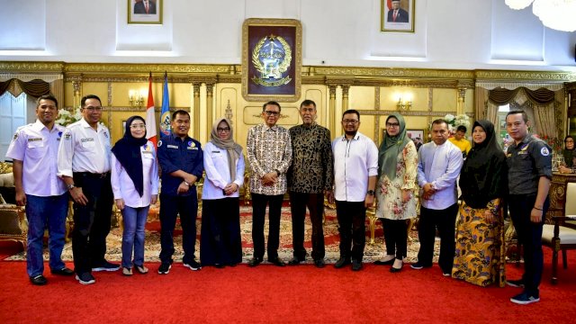 Gubernur Sulsel Prof. Nurdin Abdullah, menerima Dekan Fisip Unhas Prof. Armin Arsyad, bersama Alumni Fisip Unhas, Sabtu (01/02/2020).
