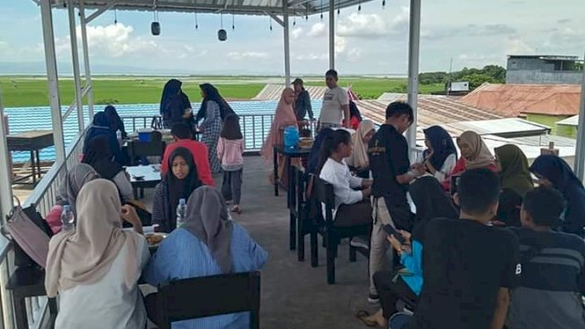 Hari Pertama Buka, Fantastic Resto &#038; Cafe Sengkang Ramai Dikunjungi
