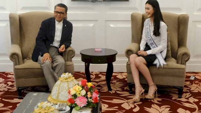 Gubernur Sulsel Prof. Nurdin Abdullah, menerima kunjungan Finalis Putri Indonesia perwakilan Sulsel, di Baruga Lounges Kantor Gubernur Sulsel, Rabu (05/02/2020).