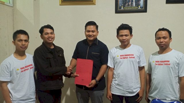 Hari Paramuda mengambil formulir pendaftaran sebagai calon Ketua Umum BPD Hipmi Sulsel, Jumat (07/02/2020).