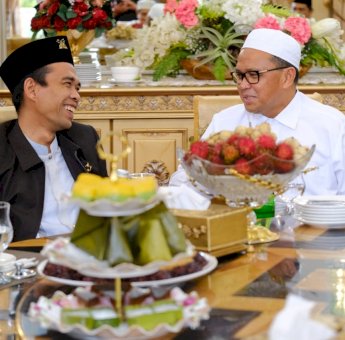 Dini Hari, Nurdin Abdullah Jamu Ustadz Abdul Somad di Rujab Gubernur