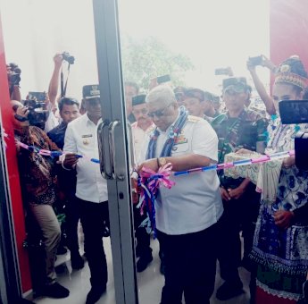 Resmikan Gedung Mawasangka Center, Ali Mazi Puji Pembangunan Samahuddin-La Ntau