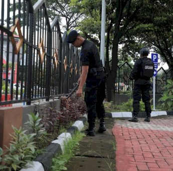 Pelantikan Anggota DPRD, Jibom Gegana Polda Sulsel Sterilkan Sekretariat DPRD Makassar