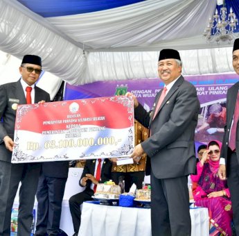 HUT Pinrang KE-60, Gubernur Sulsel Berikan Bantuan 63,1 Milliar