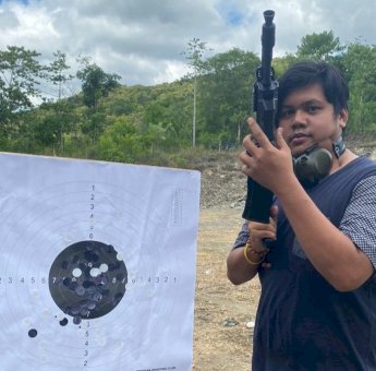 Fokus Berbisnis, Calon Ketua Hipmi Soppeng Andi Farid Uji Kemampuan Dengan Latihan Menembak