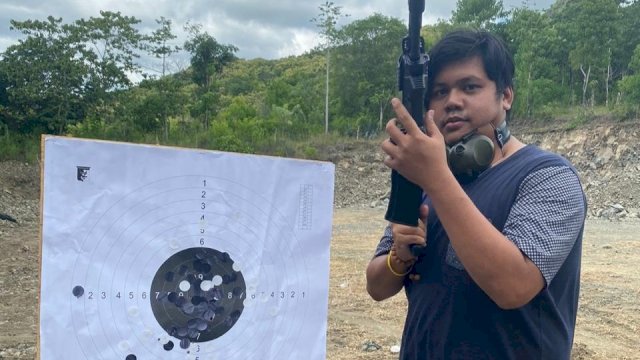 Fokus Berbisnis, Calon Ketua Hipmi Soppeng Andi Farid Uji Kemampuan Dengan Latihan Menembak