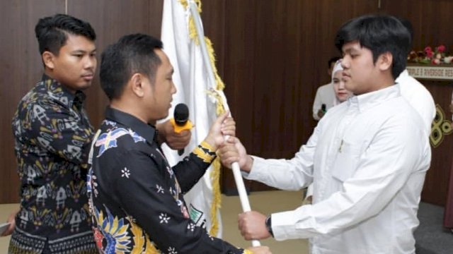 Ketua Umum BPD Hipmi Sulsel Herman Heizer, melantik Andi Farid Kaswadi sebagai Ketua Umum BPC Hipmi Soppeng masa bakti 2020-2023, Minggu (08/03/2020) malam.
