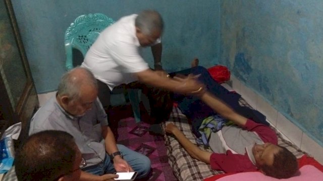 Ketua KONI Sulsel besuk eks pemain PSM