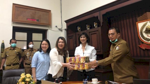 Pemkot Makassar Terima Bantuan 1 Ton Mie Instant Dari Misho Japanese Restaurant