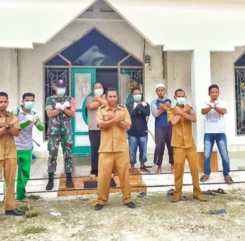 Lawan Corona, Pemdes Balobone Buteng Semprotkan Disinfektan Ke Pemukiman Warga