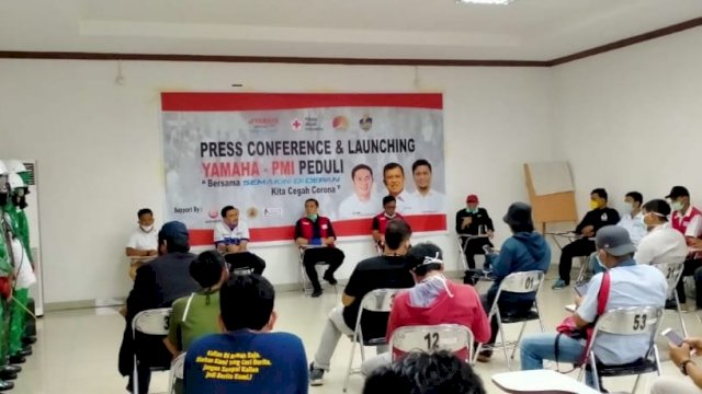 Cegah Penyebaran Covid-19, Deng Ical Minta Relawan PMI Makassar Gunakan APD