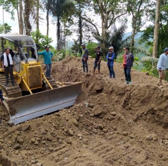 Support Pertumbuhan Ekonomi Sulsel, Gubernur NA dan Bupati Andi Kaswadi Tinjau Jalan Pintas Soppeng-Barru