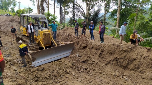 Support Pertumbuhan Ekonomi Sulsel, Gubernur NA dan Bupati Andi Kaswadi Tinjau Jalan Pintas Soppeng-Barru