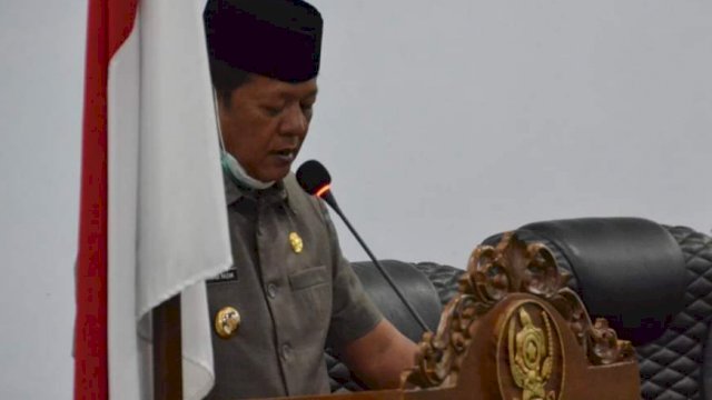 Bupati Soppeng Andi Kaswadi Razak, memberikan sambutannya pada Rapat Paripurna DPRD Soppeng, Rabu (08/04/2020).