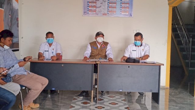Konferensi Pers oleh Gugus Tugas Covid-19 Kabupaten Buton Tengah, Kamis (09/04/2020).