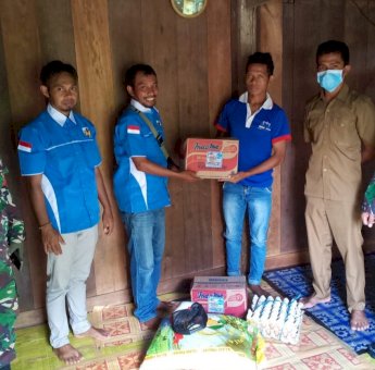 KNPI Beri Bantuan Sembako ke Orang Tua Silfia Bayi yang Tewas di RSUD Buteng