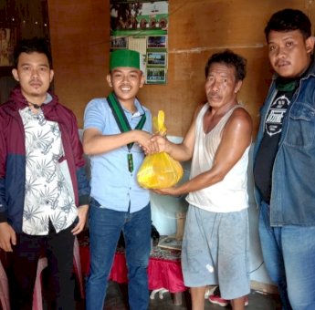 HMI Cabang Gowa Raya Berbagi Sembako Kepada Masyarakat Kurang Mampu