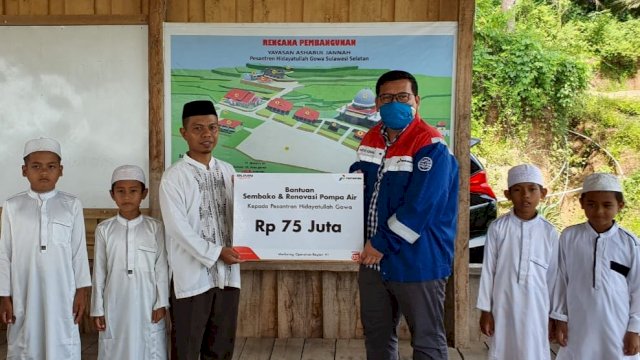 Pertamina Bantu Sarana Penyedia Air Pondok Pesantren Hidayatullah Gowa