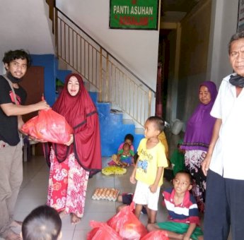 Jurnalis Peduli Kemanusiaan Salurkan Bahan Pokok Ke 16 Panti Asuhan di Makassar