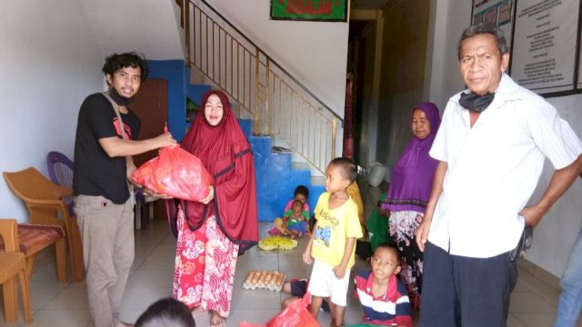 Jurnalis Peduli Kemanusiaan Salurkan Bahan Pokok Ke 16 Panti Asuhan di Makassar
