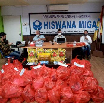 Pertamina dan Himpunan Pengusaha Migas di Parepare Bagikan Paket Sembako dan Hazmat Suit